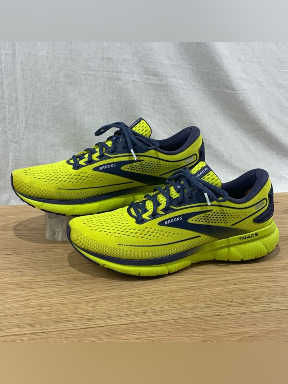 Brooks Trace 2 Men’s Size 10 D Yellow Blue Running Shoes